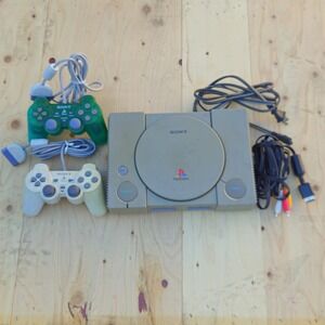 Bundle‎ Sony PlayStation 1 PS1 SCPH-1001 Console For Parts Only Turns On READ